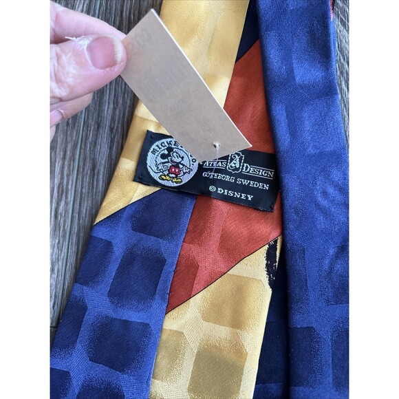 Atlas Design Mickey & Co. Disney 100% Silk Tie Mickevolution Goteborg Sweden New - Picture 8 of 10